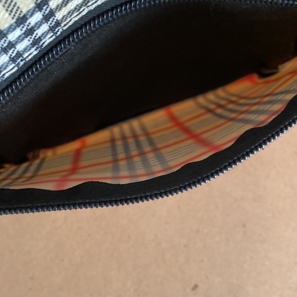 Plaid Crossbody Bag. Black Strap and zippers. 3 pockets on one side/1 on other - Picture 10 of 13